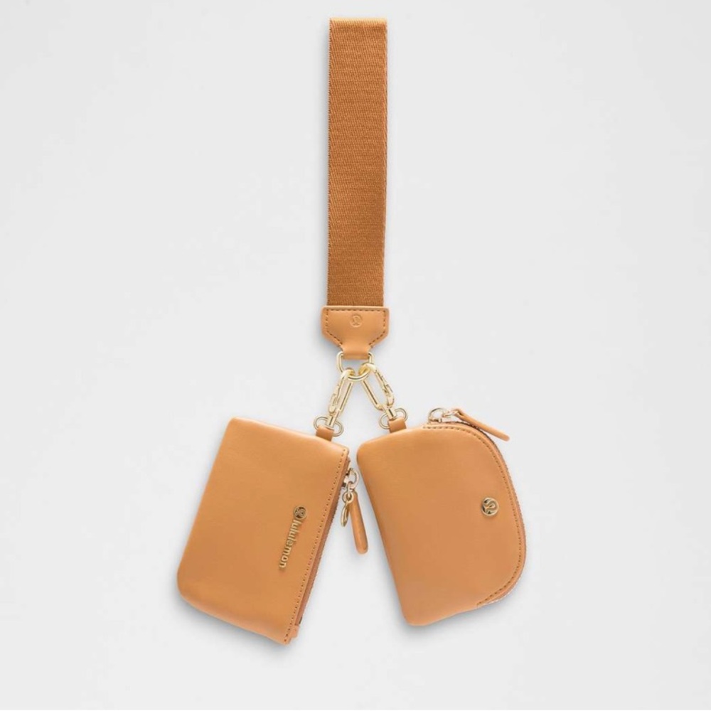 NWT Lululemon Dual Pouch Wristlet *Leather Alternative
Chestnut Brown / …